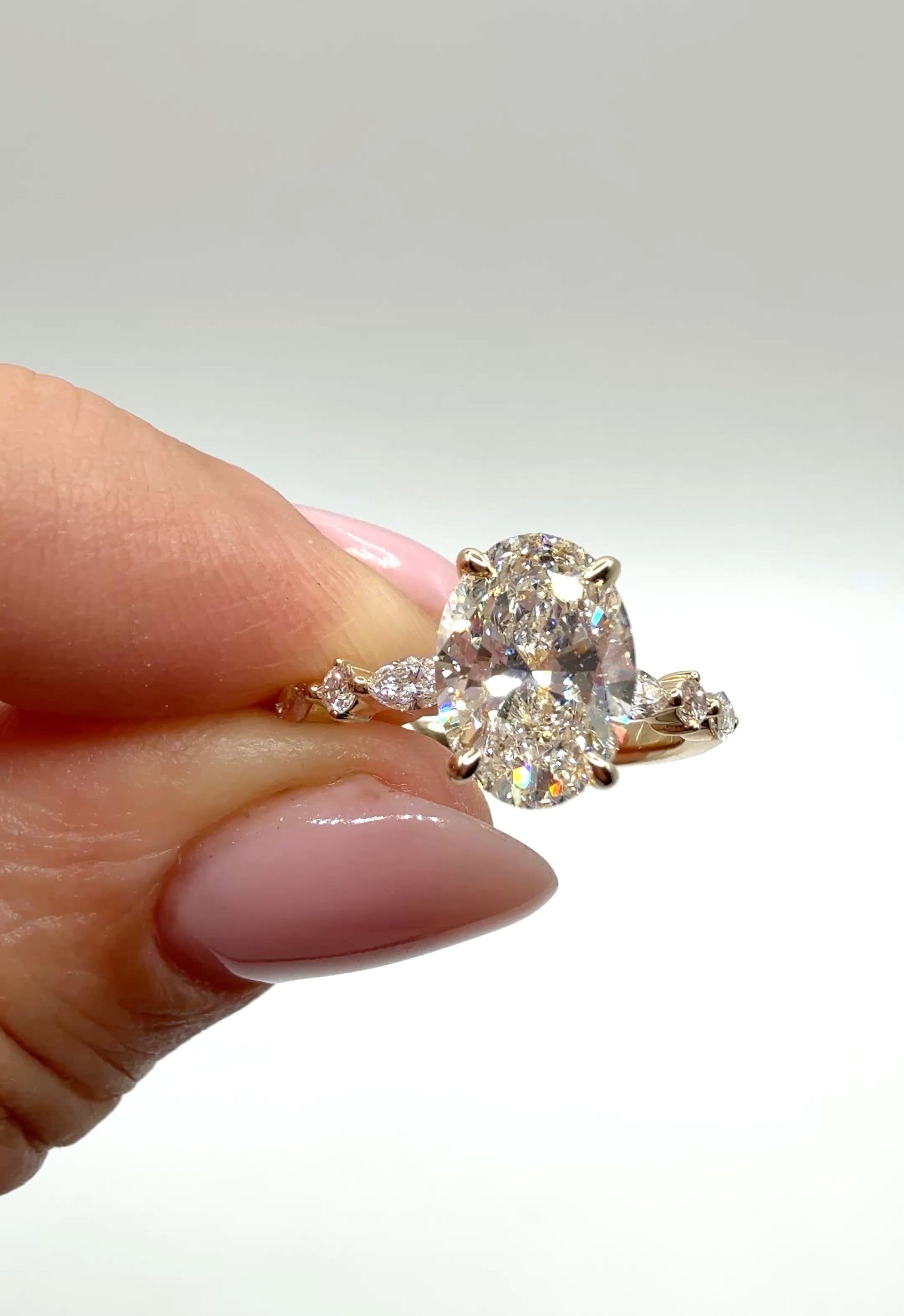 3.51 E vs1 Oval lab diamond in Sedona setting