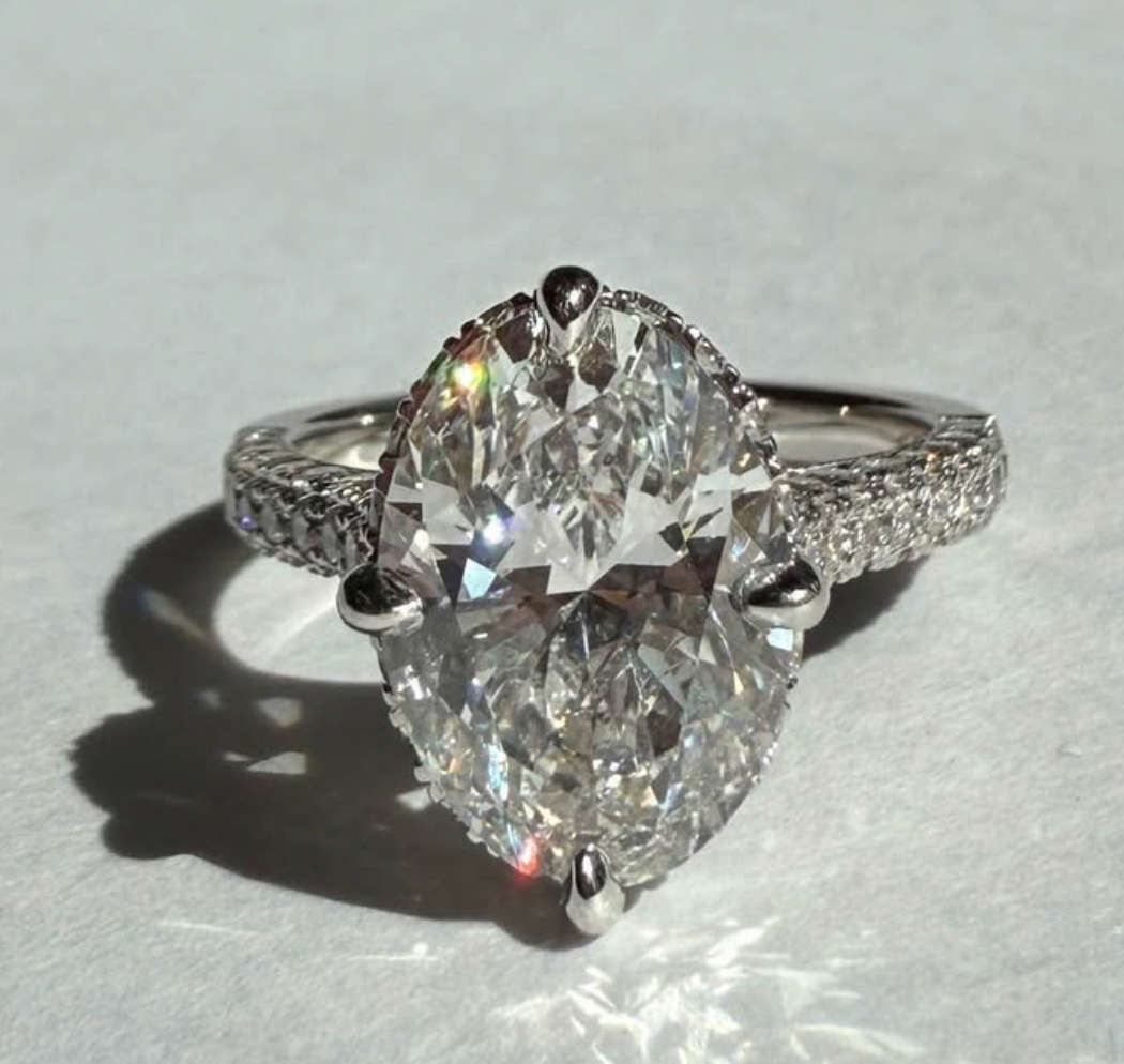 London in 14k White gold size 5.5