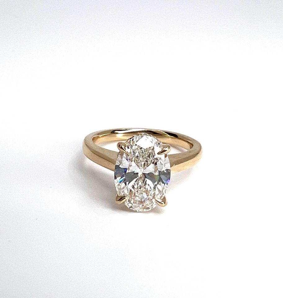 4.04ct E VS1 oval Lab grown Bailey in 14k  yellow gold